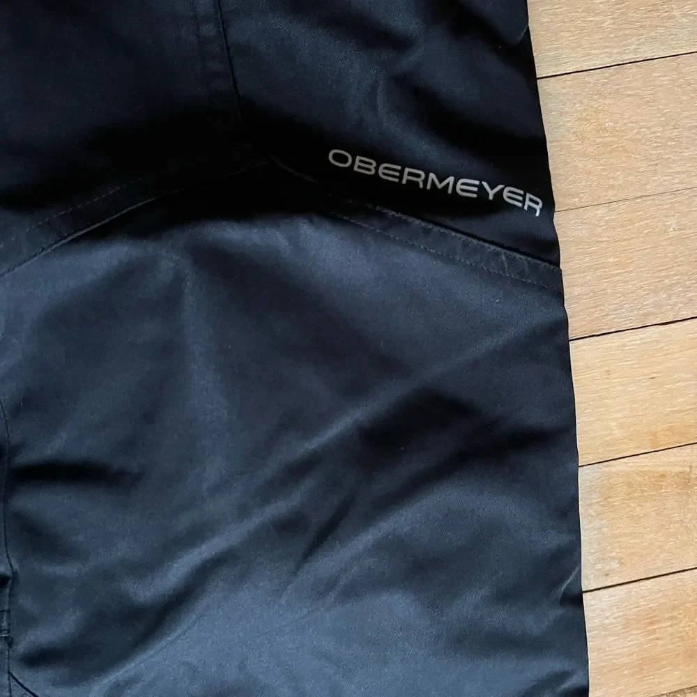 Obermeyer kids size small black snow pants, like new condition.